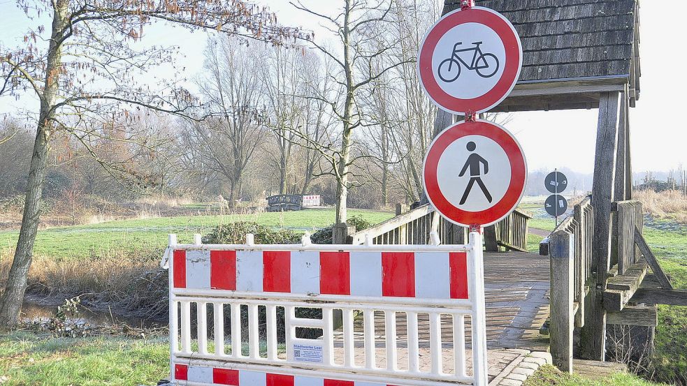 Im Westerhammrich sind zwei Holzbrücken gesperrt worden. Foto: Wolters