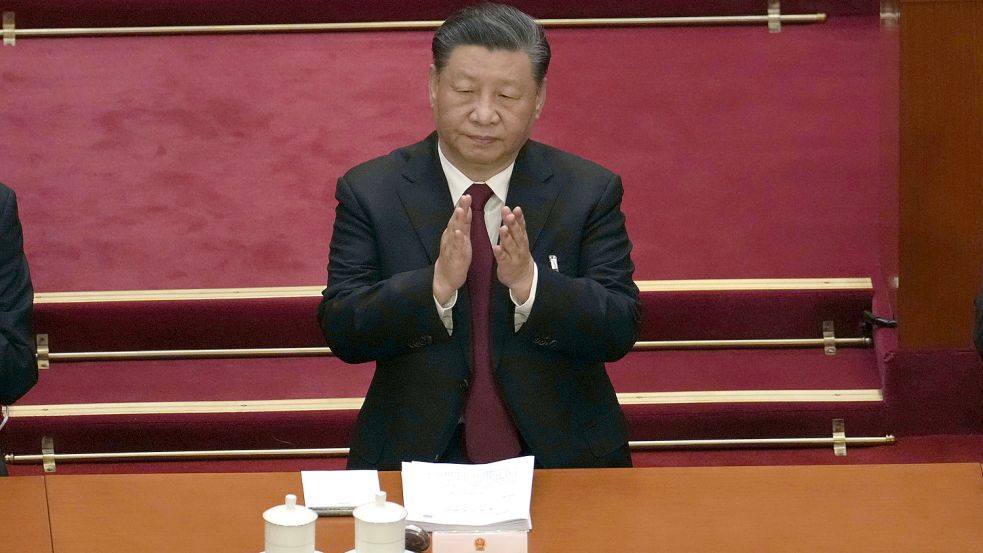 Berauscht von sich und seiner Partei: Chinas Staatspräsident Xi Jinping beim diesjährigen Volkskongress. Foto: picture alliance/dpa/AP/Ng Han Guan