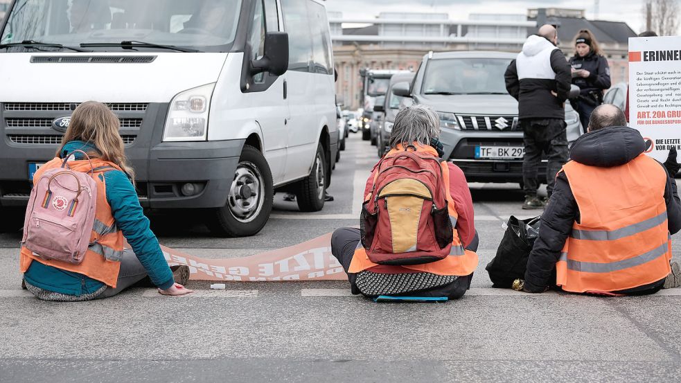 Die „Letzte Generation“ beherrscht seit Monaten die Schlagzeilen. Unsere Autorin hat sie eng begleitet. Foto: imago images/aal.photo