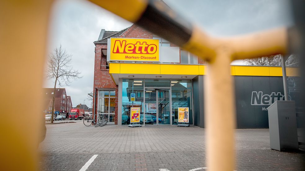 Am Netto-Markt in Wiesmoor ist in der Nacht zu Sonntag eine Tür geknackt worden. Foto: Cordsen