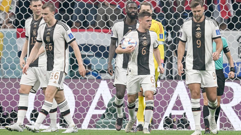 Die deutsche Nationalmannschaft bei ihrem letzten Länderspiel bei der Fußball-WM in Katar gegen Costa Rica. Foto: dpa/Federico Gambarini