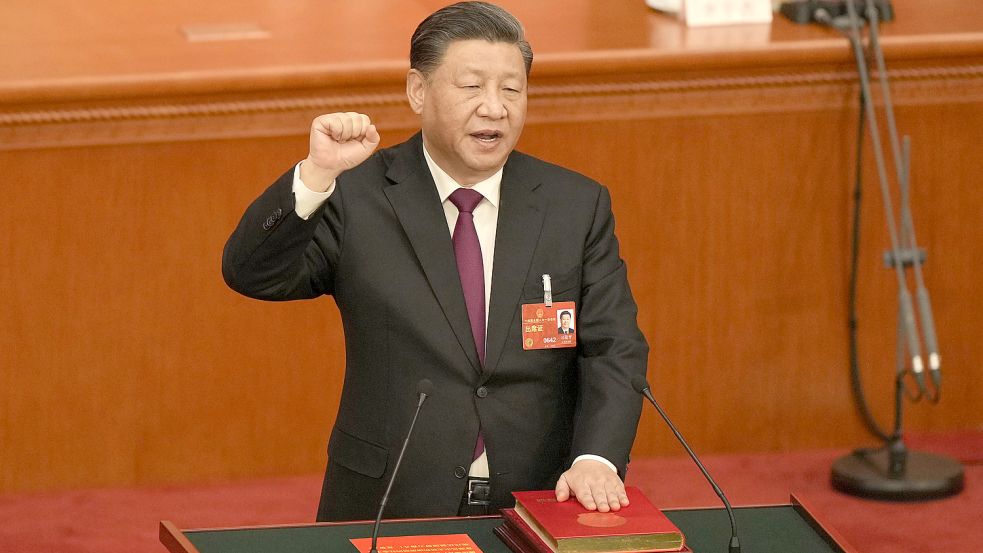 Präsident beim Schwur: Chinas starker Mann Xi Jinping. Foto: dpa/AP/Mark Schiefelbein