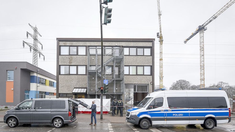 Der Tag danach am Tatort: Die Ermittlungen laufen. Foto: Stephan Pflug