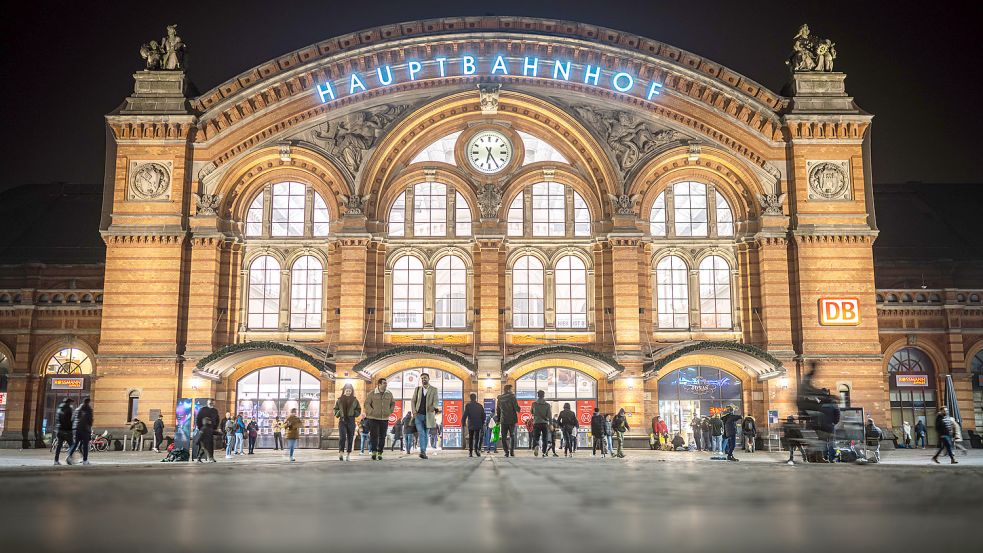 Die Bundespolizei hat eine Diebesbande am Bremer Hauptbahnhof gefasst. Foto: Mohssen Assanimoghaddam / dpa