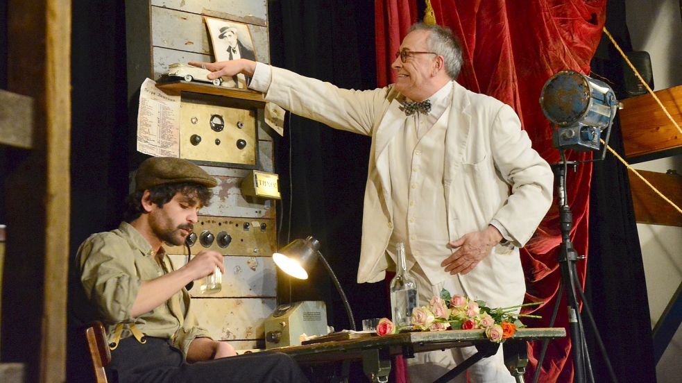 Pavel Möller-Lück (rechts) und Karim El-Korhaly (als stummer Bühnentechniker) standen in Leer auf der Bühne. Foto: Eden