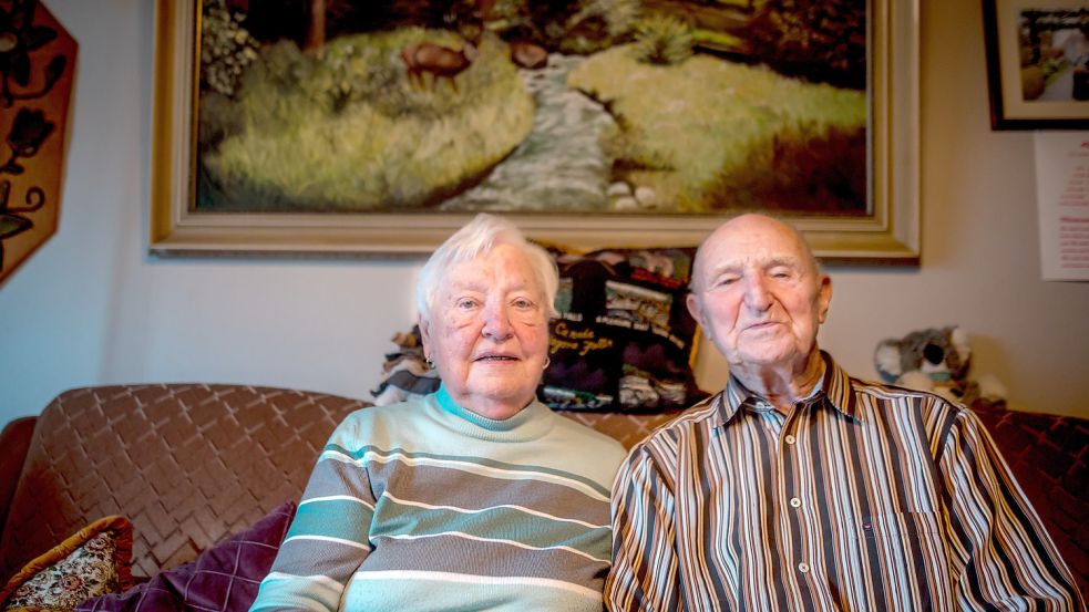 Seit 65 Jahren verheiratet und weiterhin glücklich: Berta und Karl Weber. Foto: Cordsen