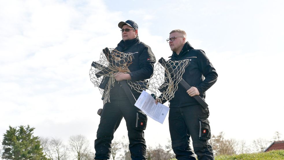Eike Groenewold (rechts) und Mathias Schäfer haben sich an der Protestaktion beteiligt. Fotos: Wagenaar