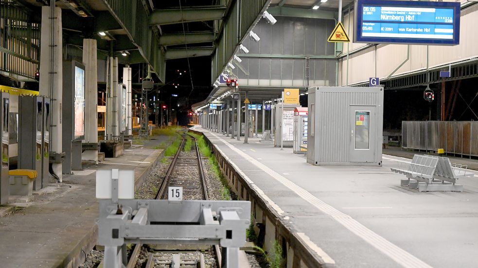 Bleiben die Bahnsteige bald leer? Eine Entscheidung darüber könnte es am Donnerstag in einer Woche geben. Foto: dpa/Bernd Weißbrod
