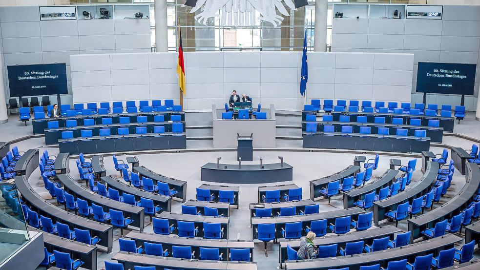 Mit der neuen Wahlrechtsreform soll der Deutsche Bundestag künftig kleiner werden. Foto: dpa/Michael Kappeler