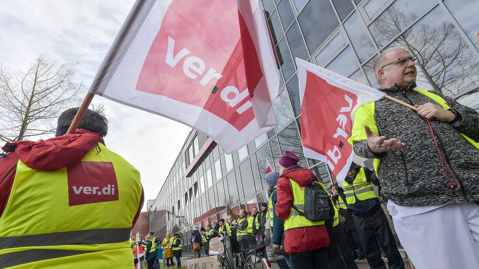 Verdi hat am Dienstag zum Warnstreik an der Auricher Klinik aufgerufen – und sich am Mittwoch zur Tarifsituation am Klinikum Leer geäußert. Foto: Ortgies