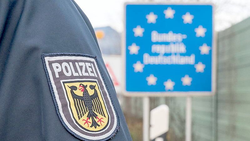 Ein mit Haftbefehl gesuchter Mann erwischte die Bundespolizei Donnerstagmittag in Bunde. Bild: Bundespolizei
