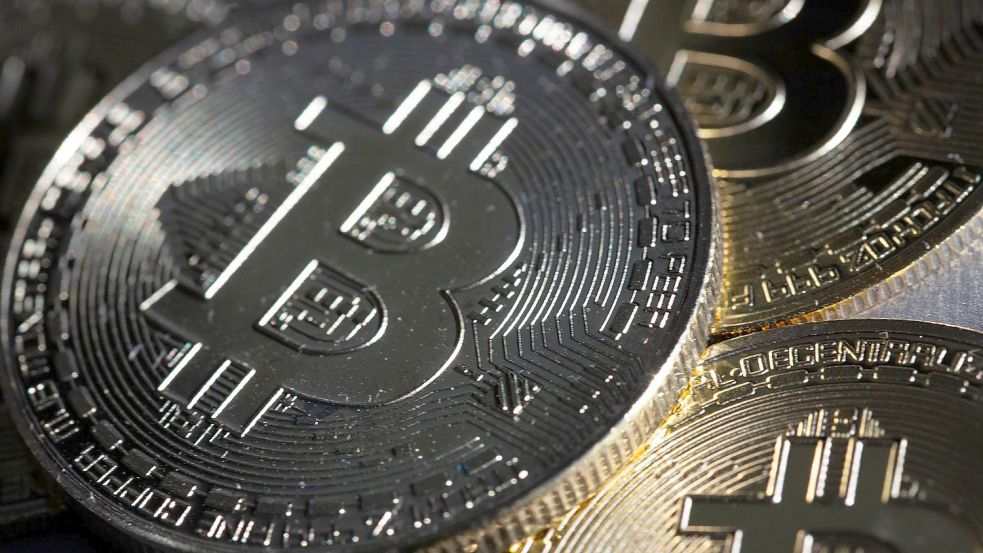 Am Ende einer turbulenten Woche hat Bitcoin zugelegt. Foto: Fernando Gutierrez-Juarez/dpa-Zentralbild/dpa