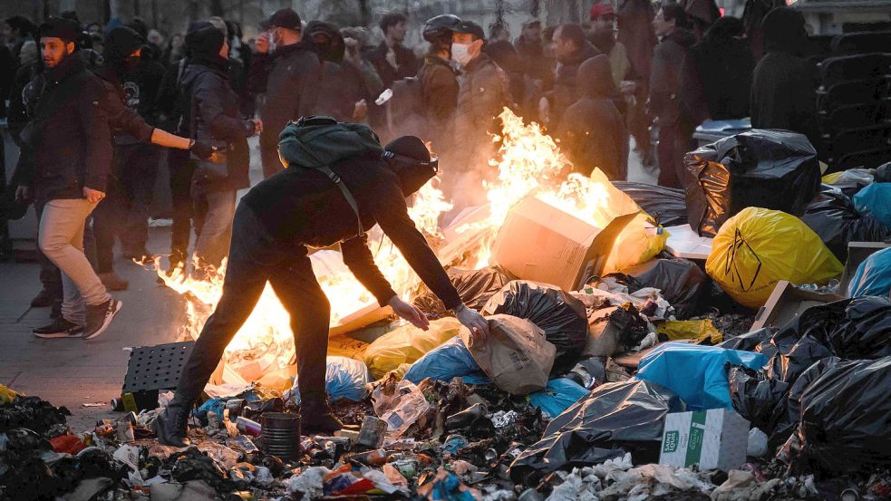 Paris versinkt im Müll: Wegen der Proteste gegen die Rentenreform streikt die Müllabfuhr. Foto: AFP/LOIC VENANCE