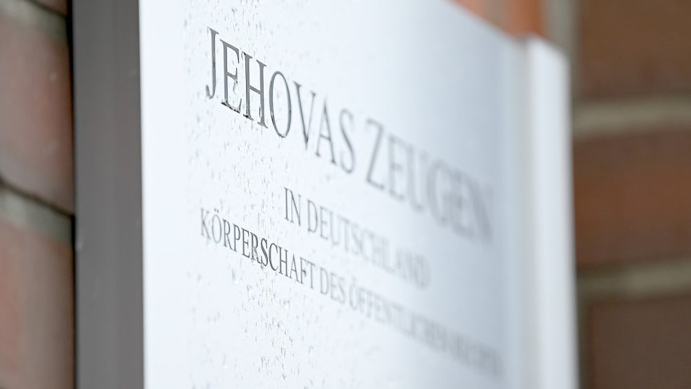 Aussteiger der Zeugen Jehovas verlieren viel sozialen Halt. Foto: Britta Pedersen/dpa