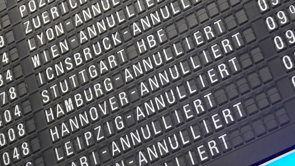 Bei den Gerichten landen wieder unzählige Klagen gegen Airlines. Foto: Arne Dedert/dpa