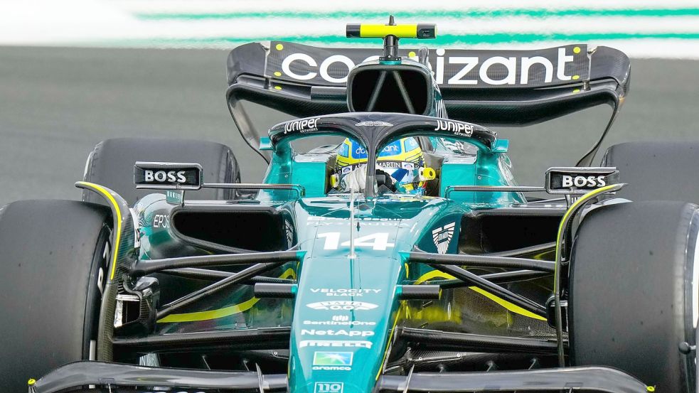 Fernando Alonso aus Spanien vom Team Aston Martin in Aktion. Foto: Luca Bruno/AP/dpa
