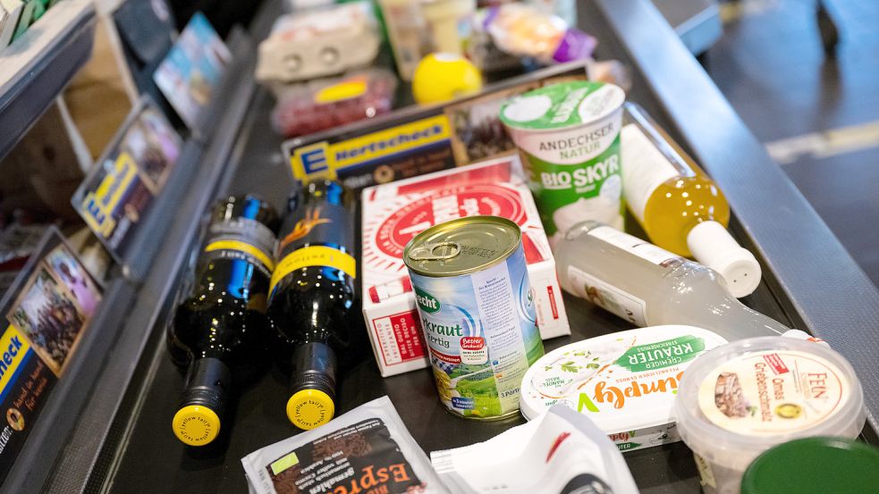Einkaufen im Supermarkt: Wie sich die Preise für Eigenmarken und Markenprodukte verteuern. Foto: dpa