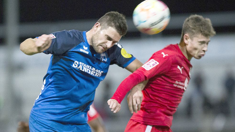 Per Kopfball traf Tido Steffens (links) zum 1:1, doch am Ende jubelte doch wieder der Gegner. Archivfoto: Doden