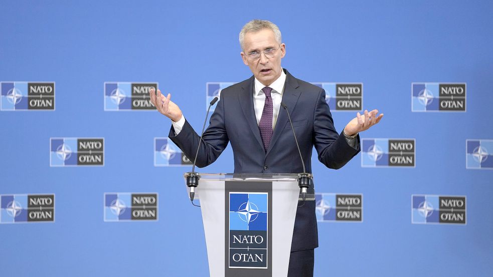 Jens Stoltenberg, Generalsekretär der Nato, spricht während der Vorstellung des Jahresberichts für 2022 im NATO-Hauptquartier. Foto: Virginia Mayo/AP/dpa