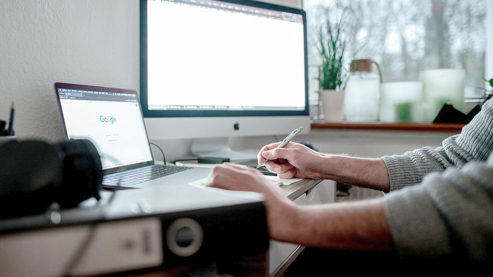 Wenn die Internetverbindung fehlt, ist Arbeiten im Home-Office kaum noch möglich. Foto: Strauch/dpa