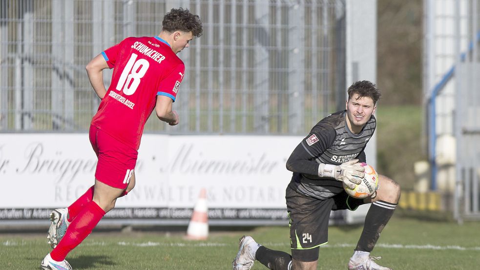 Torhüter Isaak Djokovic erhielt den Vorzug vor Malte Schuchardt. Foto: Doden/Emden