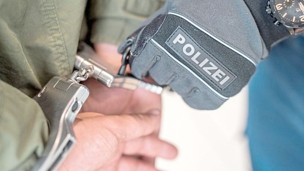 Ein 23-jähriger Mann ist von der Bundespolizei am Bremer Hauptbahnhof festgenommen worden, nachdem er einen Tag zuvor einem Mann eine Kopfnuss verpasst hatte. Foto: Bundespolizei
