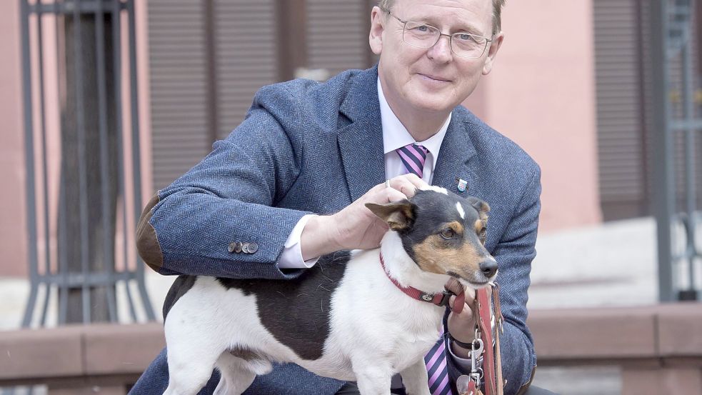 Bodo Ramelow mit seinem Hund Attila. Das Tier verstarb im Alter von 15 Jahren. Foto: imago images/photo2000