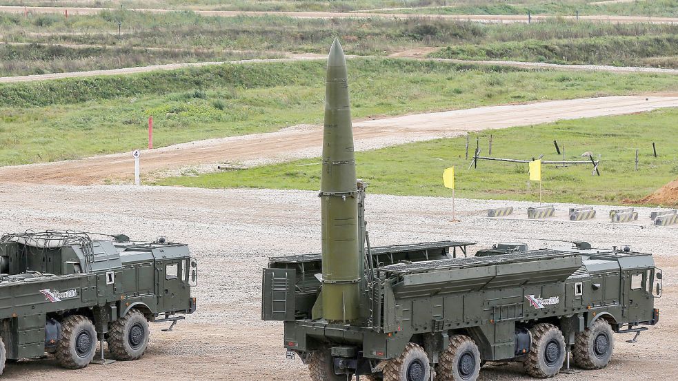 Russische Iskander-M-Raket bei einer Übung: Das System kann mit atomaren Sprengköpfen bestückt werden. Foto: picture alliance/dpa/EPA/Sergei Ilnitsky