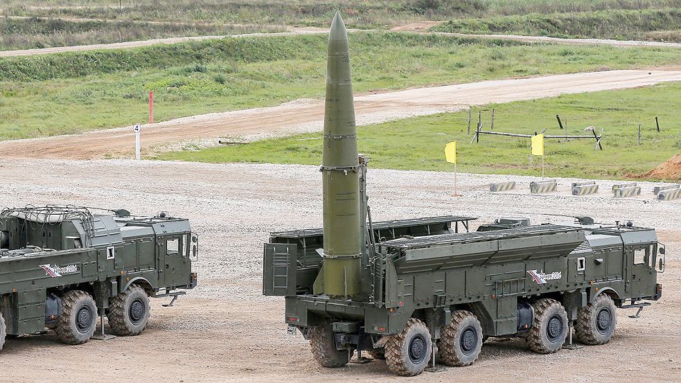 Russische Iskander-M-Raket bei einer Übung: Das System kann mit atomaren Sprengköpfen bestückt werden. Foto: picture alliance/dpa/EPA/Sergei Ilnitsky
