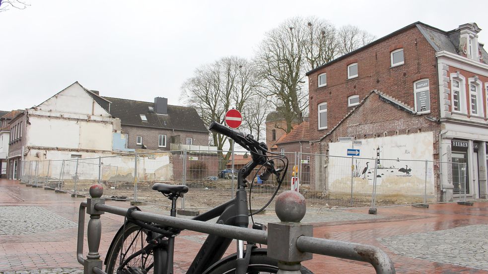 Diese Baulücke ziert den Eingang zur Wittmunder Fußgängerzone schon eine ganze Weile. Foto: Oltmanns