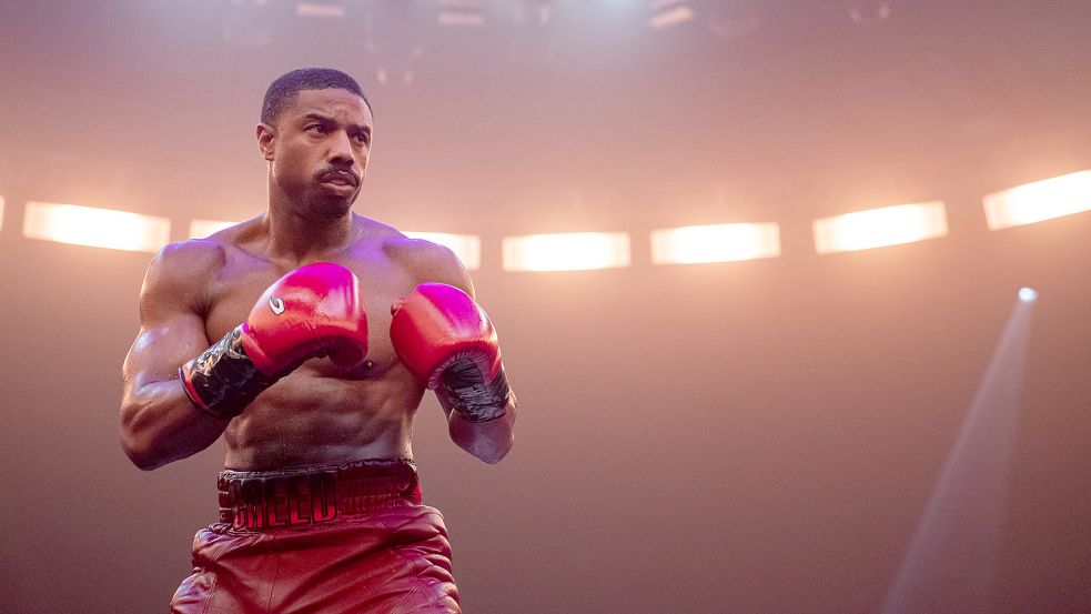 Schauspieler Michael B. Jordan als Adonis Creed in einer Szene des Films „Creed III - Rocky’s Legacy“. In mehreren Kinos in Deutschland und anderen Ländern ist es in den vergangenen Tagen zu Ausschreitungen gekommen, während der Film lief. Foto: Eli Ade/Metro-Goldwyn-Mayer Studios/Warner Bros./dpa