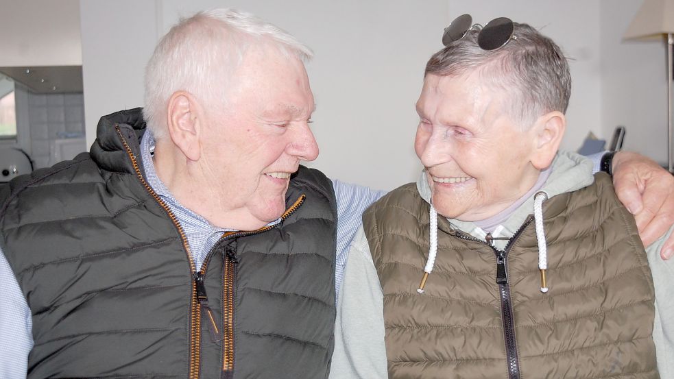 Sie sind mit viel Optimismus und Fröhlichkeit gemeinsam durchs Leben gegangen: Heiko und Heide Stolle feiern an diesem Mittwoch ihre diamantene Hochzeit. Foto: H. Müller