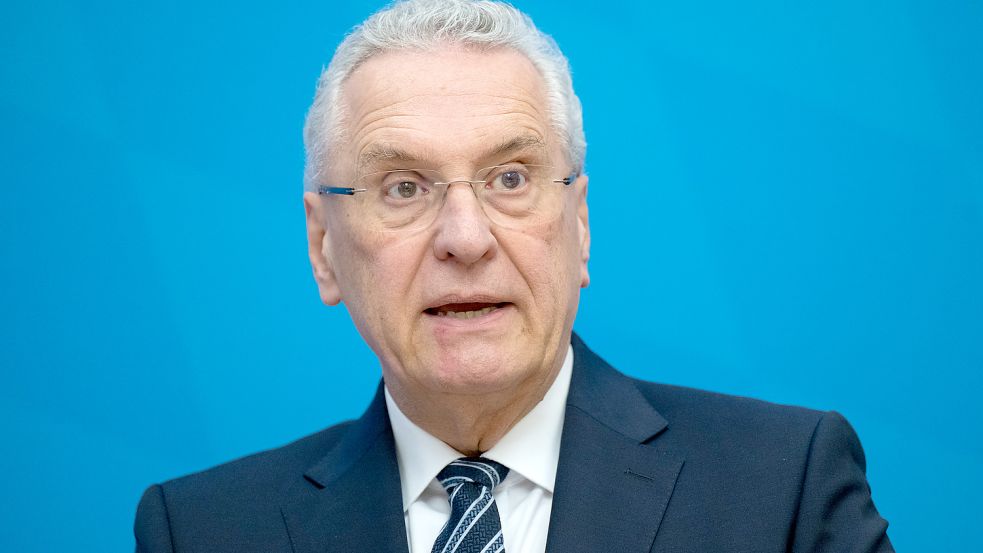 Bayern Innenminister Joachim Herrmann fordert eine Reform der Asylpolitik in Deutschland. Foto: dpa/Sven Hoppe