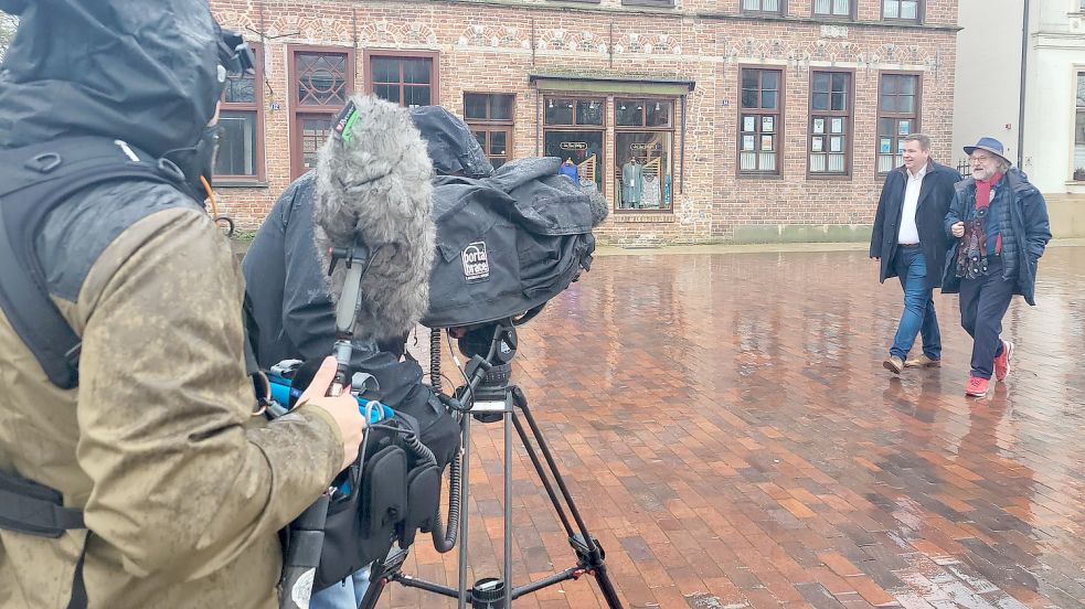 Statt wie geplant bei Sonnenschein, fanden die Dreharbeiten aber im strömenden Regen statt. Foto: Rebecca Kresse