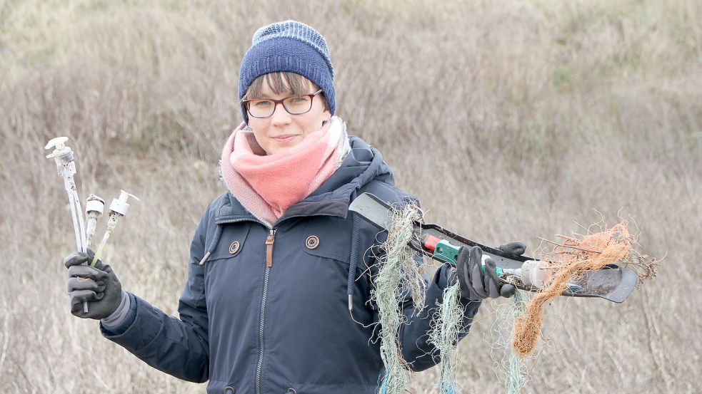 Sandra Franke ist Umweltbeauftragte auf Borkum. Beim Umwelttag haben sie und die anderen Sammler noch viel Müll von der „MSC Zoe“ gefunden. Foto: Ferber