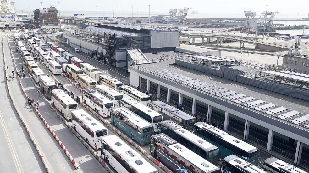 Der Fährhafen in Dover versinkt kurz vor Ostern mal wieder im Reisechaos. Foto: dpa/PA Wire/Andrew Matthews