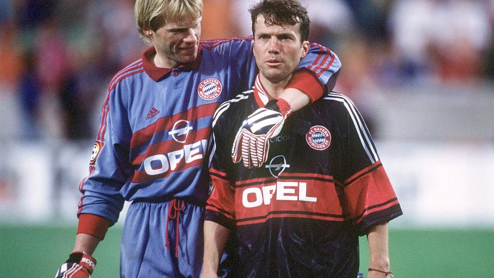 Früher waren sie in einem Team: Torwart Oliver Kahn (links) und Lothar Matthäus beim FC Bayern München. Foto: imago/Sven Simon