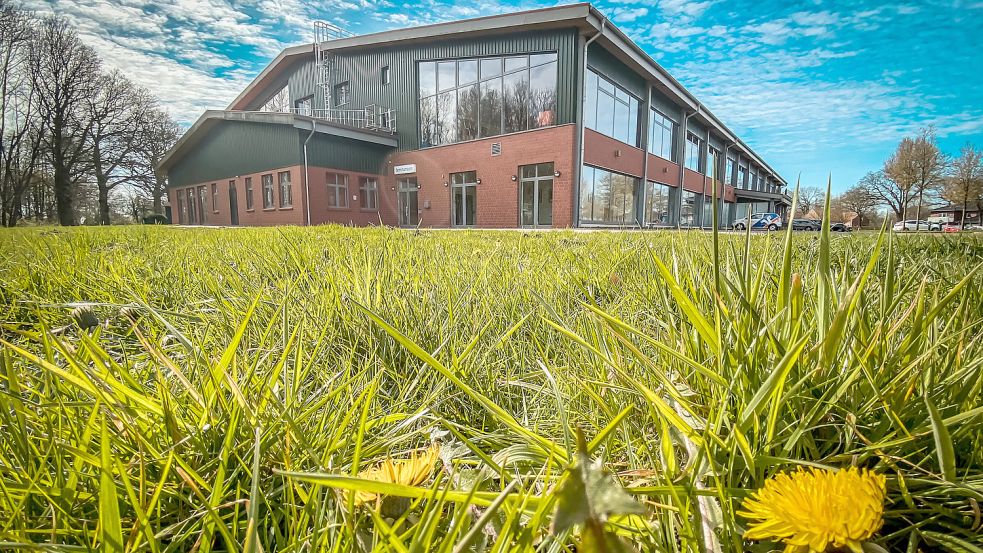 Ist die große Halle samt ihrer Kneipe und den Seminarräumen ein teurer „Luxus“?