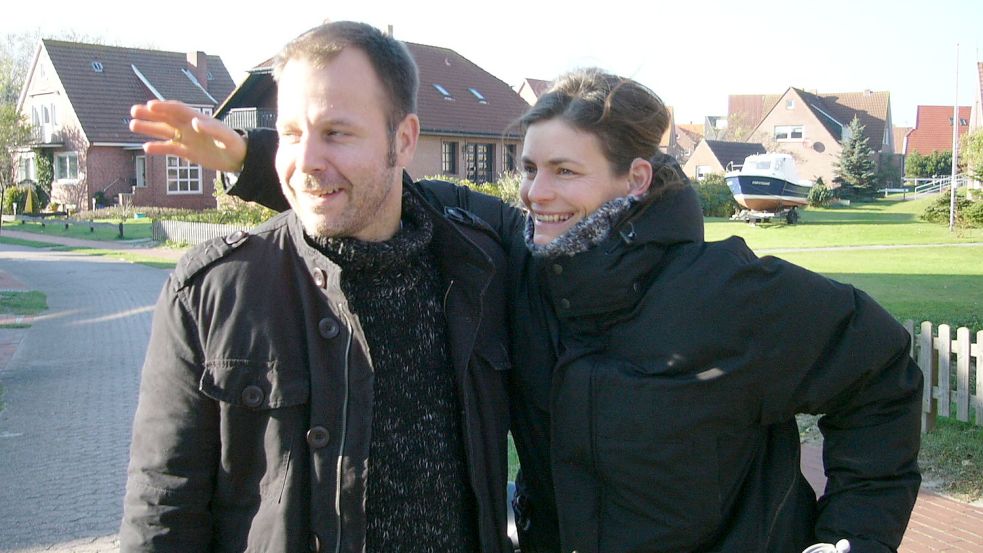 Angekommen: Thomas Steeg und Ehefrau Britta Gaiser-Steeg kurz nach der Ankunft auf Baltrum. Foto: Ahrends