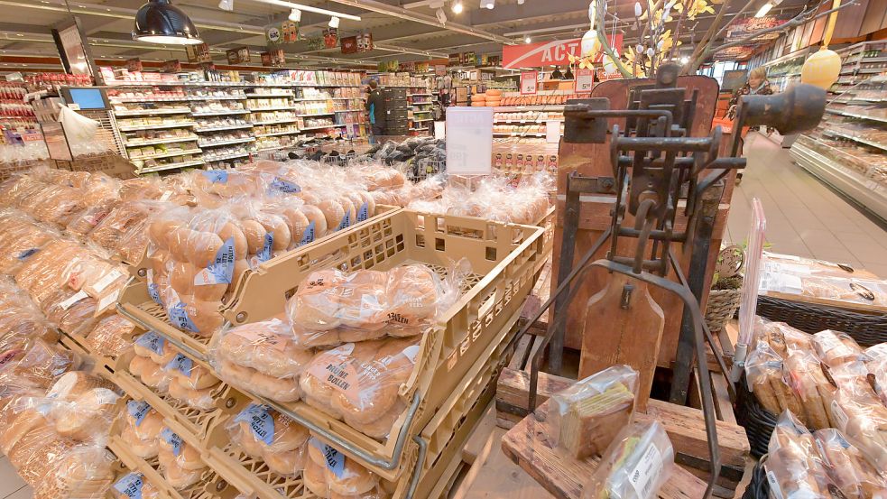 Viele deutsche Stammkunden decken sich auch mit Brot ein – neben Kaffee eines der beliebtesten Produkte bei deutschen Kunden. Foto: Ortgies