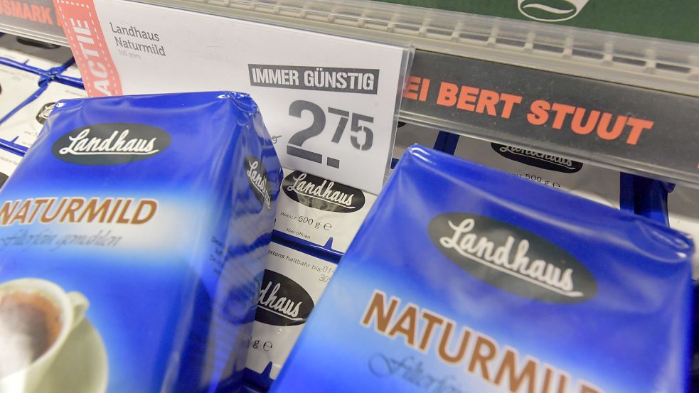Kaffee ist bei Bert Stuut besonders günstig. Dafür nehmen deutsche Kunden sogar längere Anfahrten in Kauf. Foto: Gettkowski