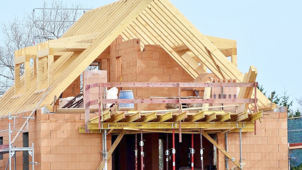Weil die Zinsen so niedrig waren, konnten viele Familien ihr Eigenheim problemlos finanzieren. Wegen explodierender Baupreise und einem extrem gestiegenem Zinsniveau kann nicht mehr Jedermann den Traum vom Eigenheim verwirklichen. Foto: Pixabay