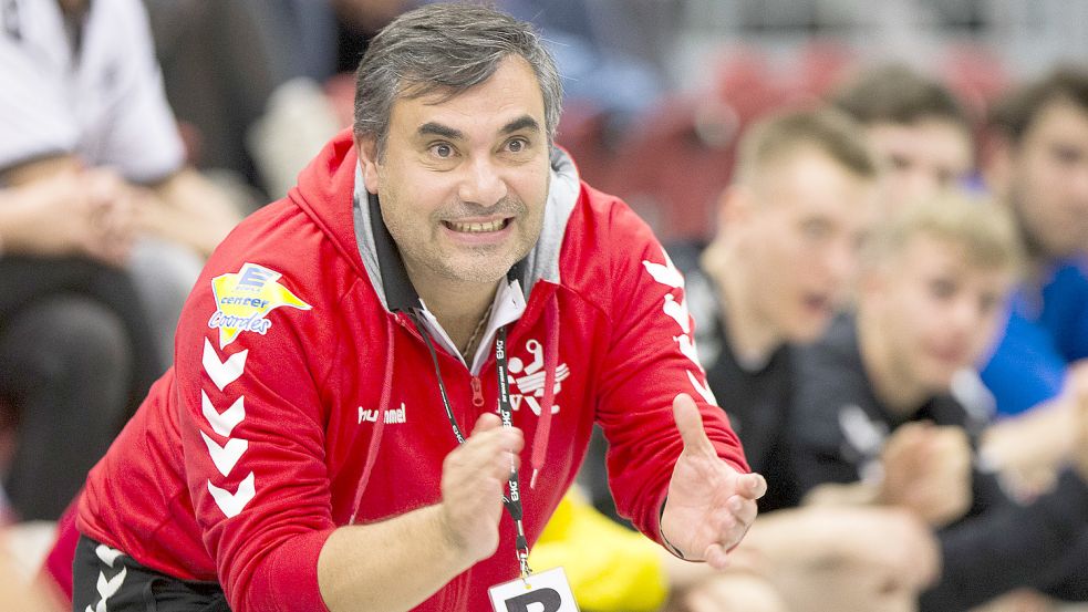 Die OHV-Verantwortlichen sind mit der Arbeit von Trainer Pedro Alvarez sehr zufrieden. Archivfoto: Doden/Emden