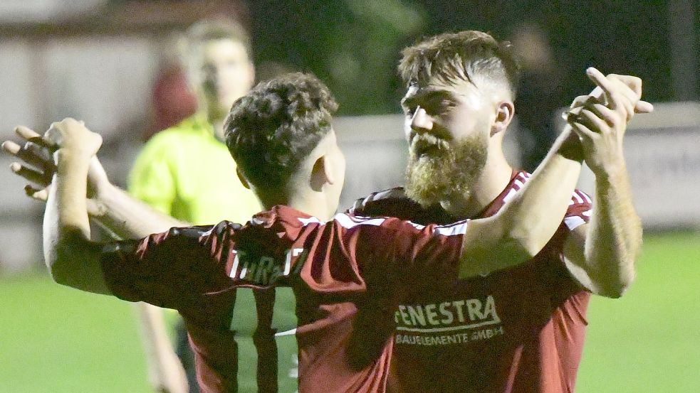 Diamant Dreshaj (links) und Arlind Jonjic werden künftig keine Tore mehr für TuRa Westrhauderfehn bejubeln. Sie verlassen den Verein. Foto: Damm