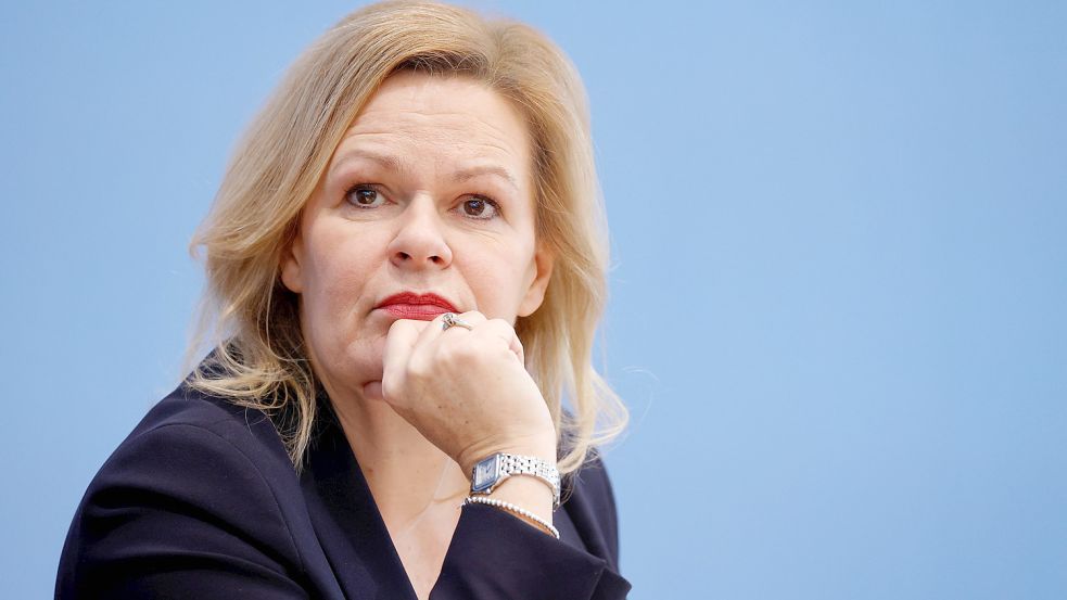 Bundesinnenministerin Nancy Faeser steht in der Kritik, weil sie die Forderungen der Kommunen nach mehr Unterstützung nicht nachvollziehen kann. Foto: imago image/Metodi Popow