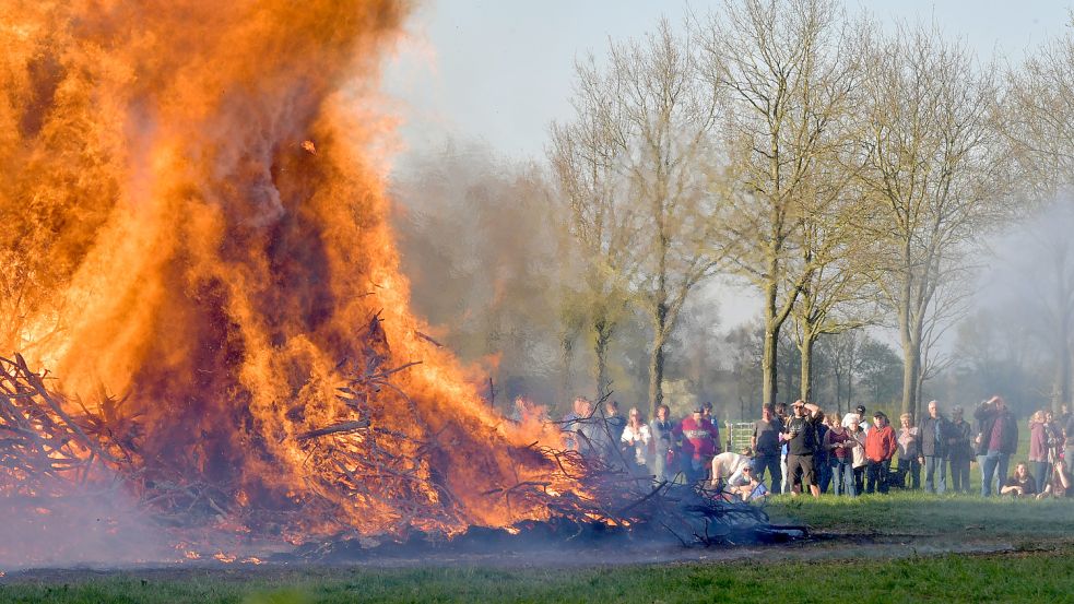 Osterfeuer dürfen in diesem Jahr wieder abgebrannt werden. Foto: Ortgies/Archiv