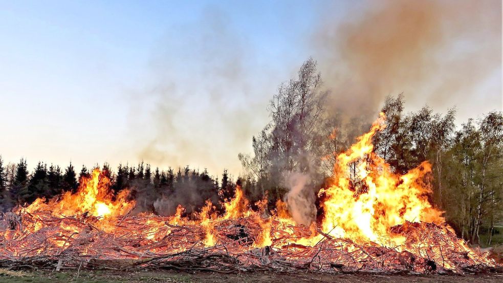 Zahlreiche Osterfeuer werden am Samstag entzündet. Foto: Pixabay