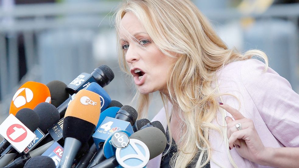 2018 brach Stormy Daniels ihr mutmaßlich gekauftes Schweigen und sorgte nun für eine Anklage eines US-Präsidenten. Ihre Pornos sind momentan sehr gefragt. Foto: AFP/EDUARDO MUNOZ ALVAREZ