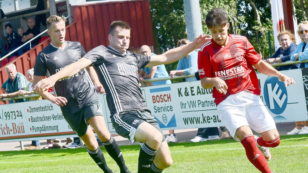 Zolfaqhar Nazari (rechts) wird nicht mehr für TuRa auflaufen. Archivfoto: Damm