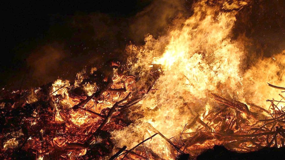 In Bunde brannte am frühen Sonnabend bereits das erste Osterfeuer. Symbolfoto: Pixabay